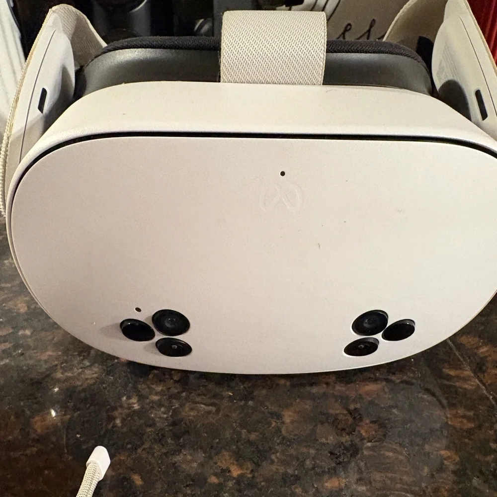 White VR Headset